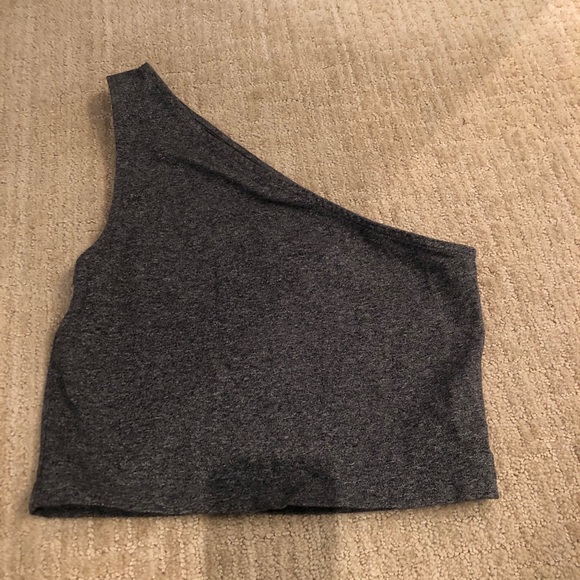 🌷 Aritzia Talula cropped one shoulder top